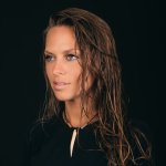 Nora En Pure regresa con un emotivo tema