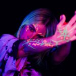 Alison Wonderland anuncia su marca de maquillaje y belleza FMU Beauty